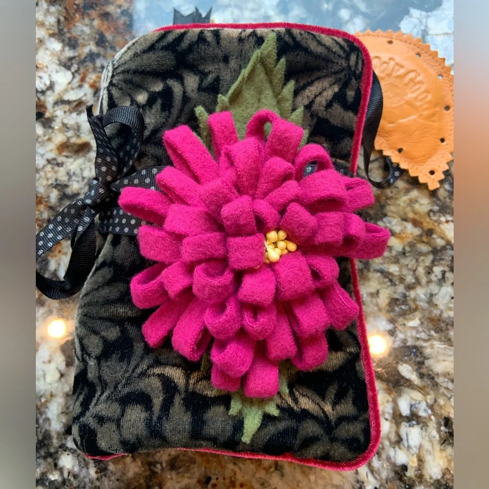 Goody Goody Beautiful “Jellyroll” Jewelry Pouch Holder - Picture 1 of 7